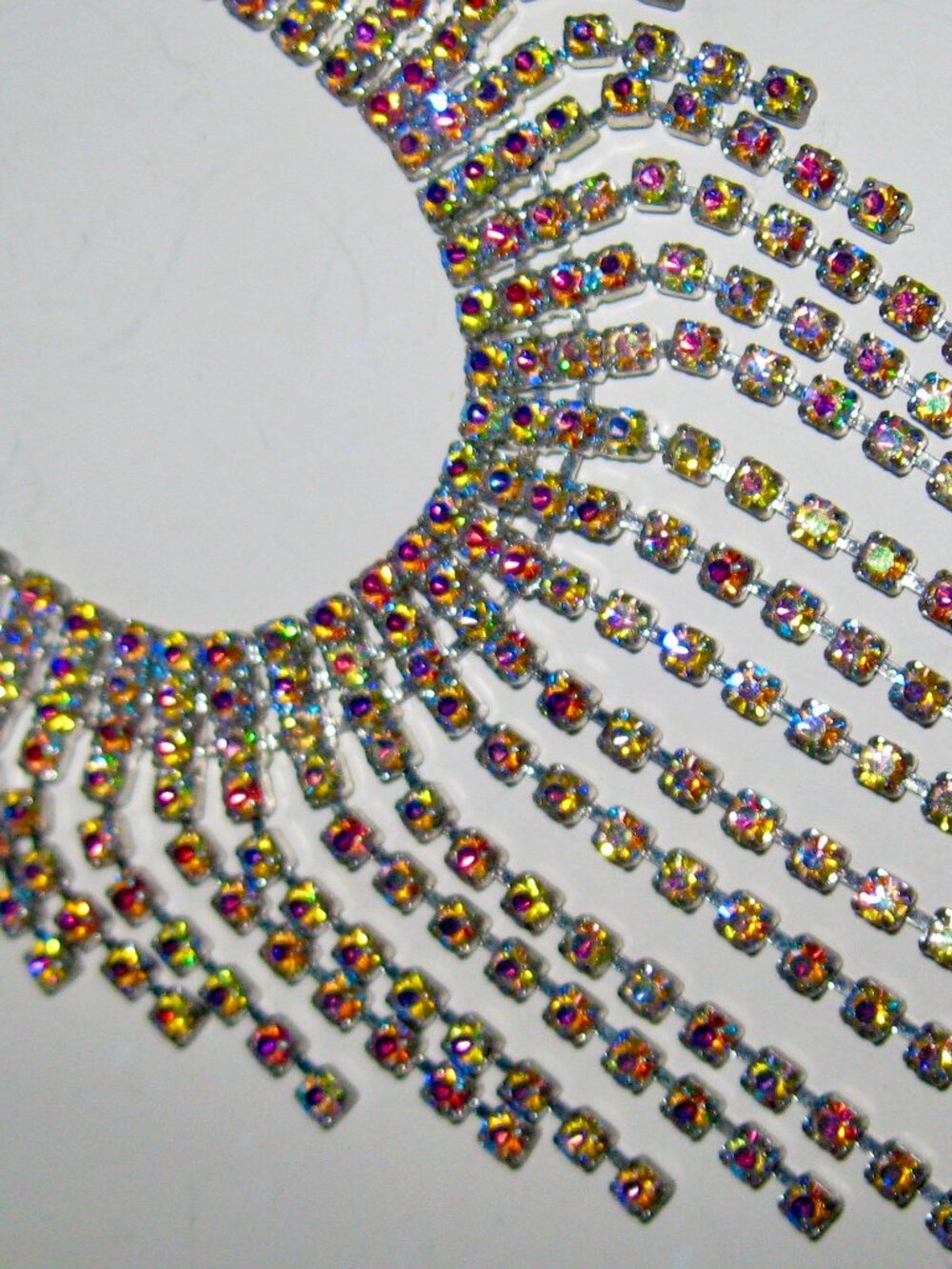 VINTAGE IRIDESCENT AURORA BOREALIS STONES NECKLACE W/WATERFALL DESIGN-MAGNIFICNT